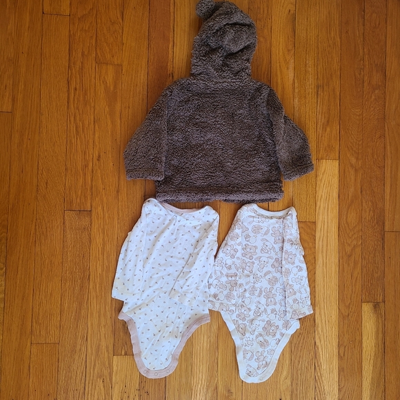 Baby onesie and  cozy jacket - Picture 9 of 15